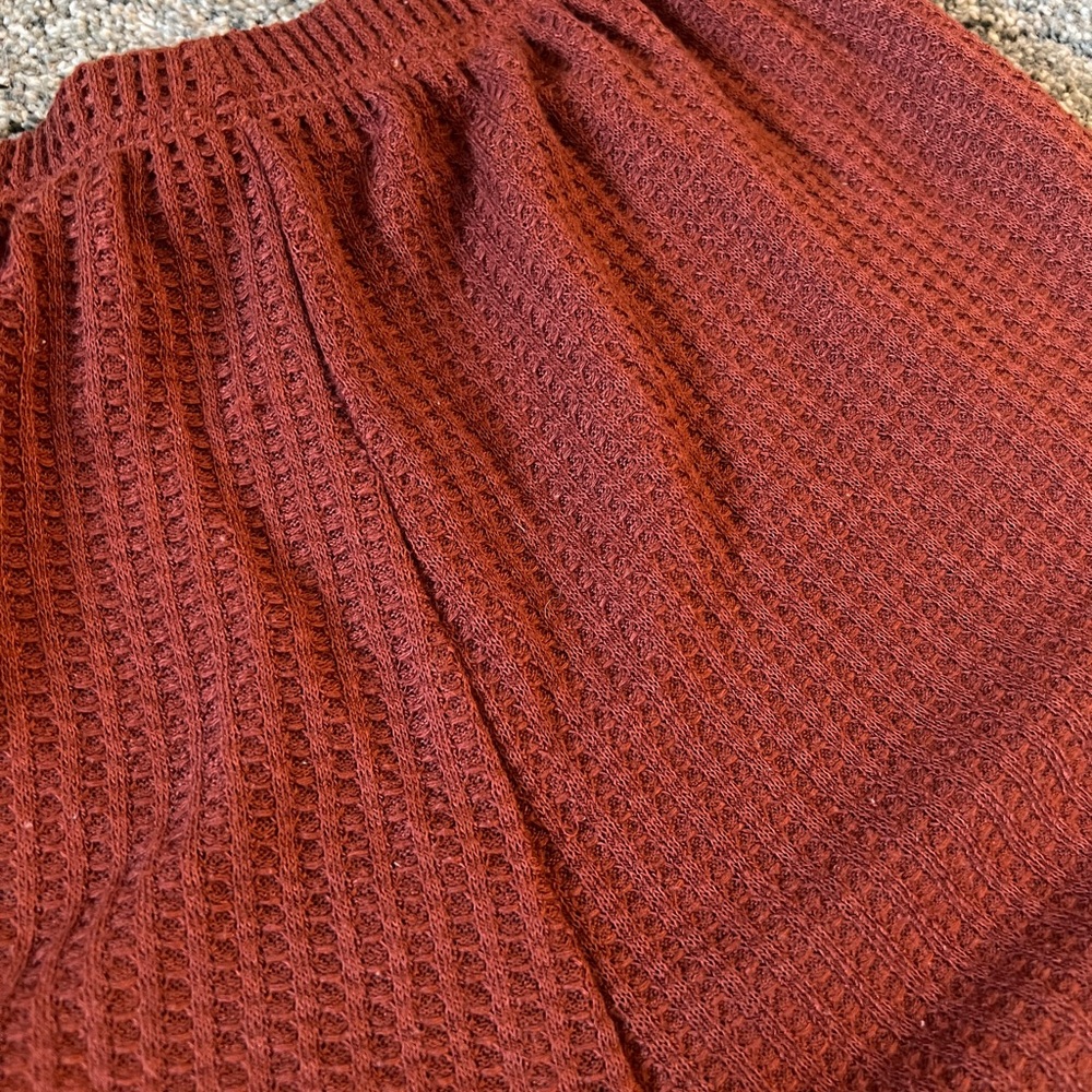 Rust colored shorts - Picture 2 of 2